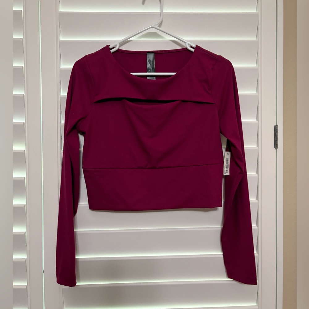 Core 10 Fitted Long Sleeve Crop Top with Peekaboo Front